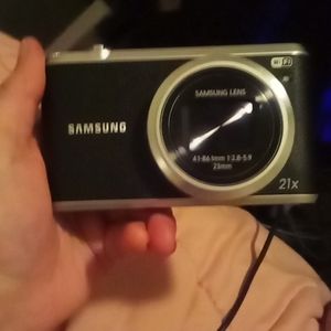 Samsung black digital camera